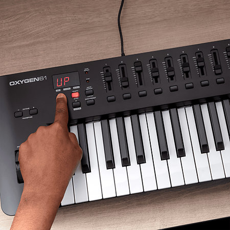 Oxygen 61 MkV + Komplete 15 Ultimate upgrade M AUDIO
