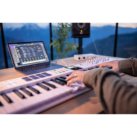 KeyLab Essential MK3 61 White + Komplete 15 Ultimate upgrade Arturia