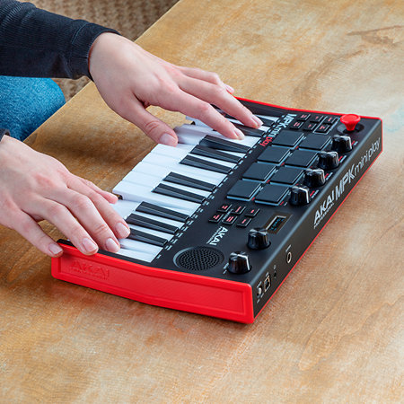 MPK Mini Play Mk3 + Komplete 15 Standard Upgrade Akai