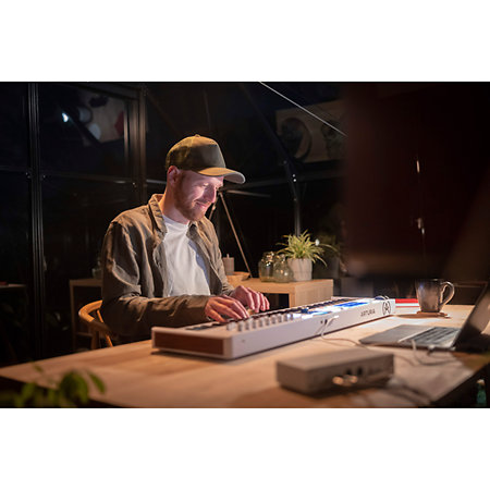 KeyLab Essential MK3 61 White + Komplete 15 Standard Upgrade Arturia