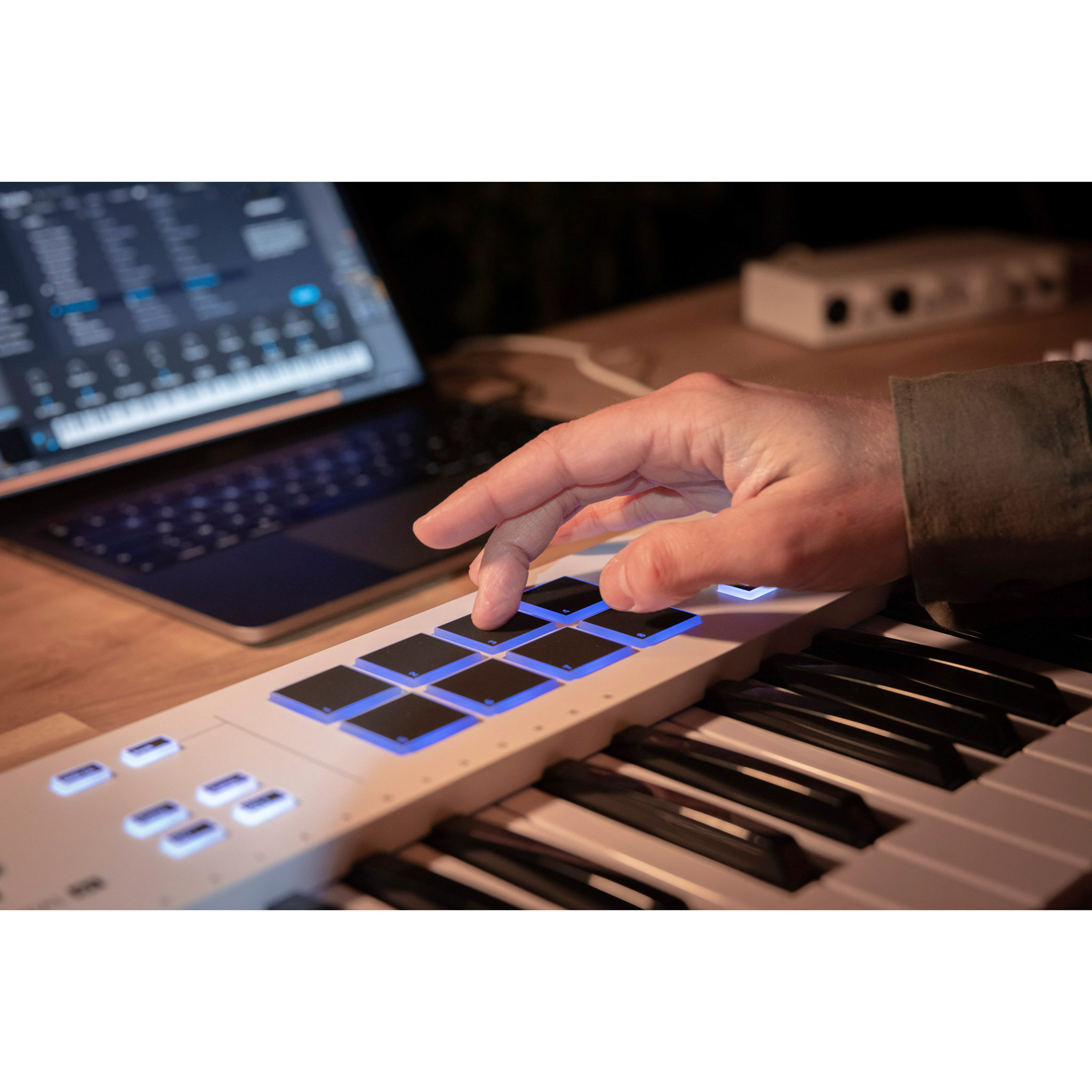 Arturia KeyLab Essential MK3 61 White + Komplete 15 Ultimate upgrade