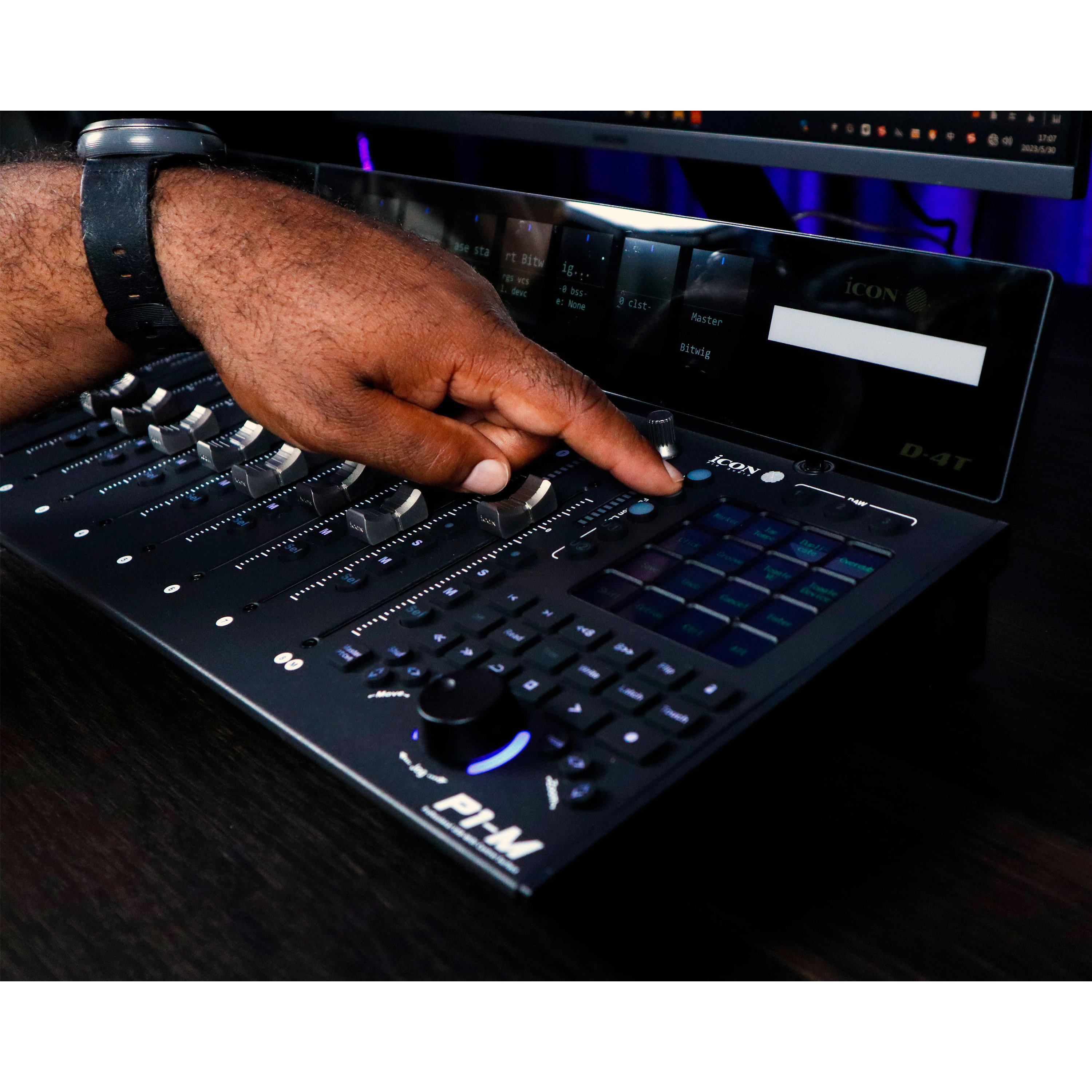 Icon Pro Audio P1-M + D4-T Surface de contrôle + Afficheur OLED