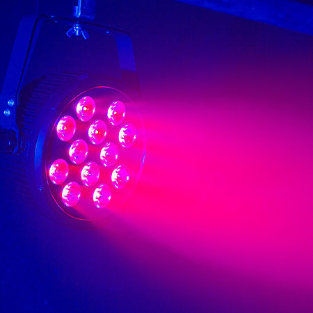 Pack FlatPAR 12x12W 6IN1 (lot de 6) + Flightcase Mac Mah