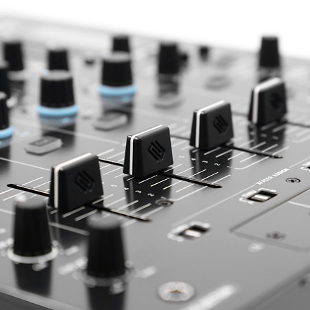 RMX 60 DIGITAL + Flight 12" Mixer CDJ Black Reloop