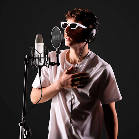 NT1 Signature White Rode