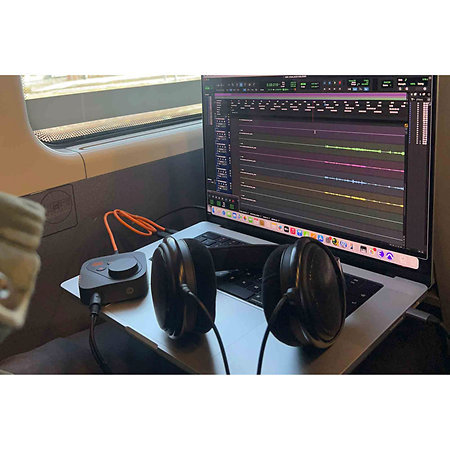 Arc On Ear IK Multimédia