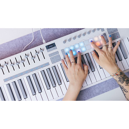 Launchkey 61 White Novation