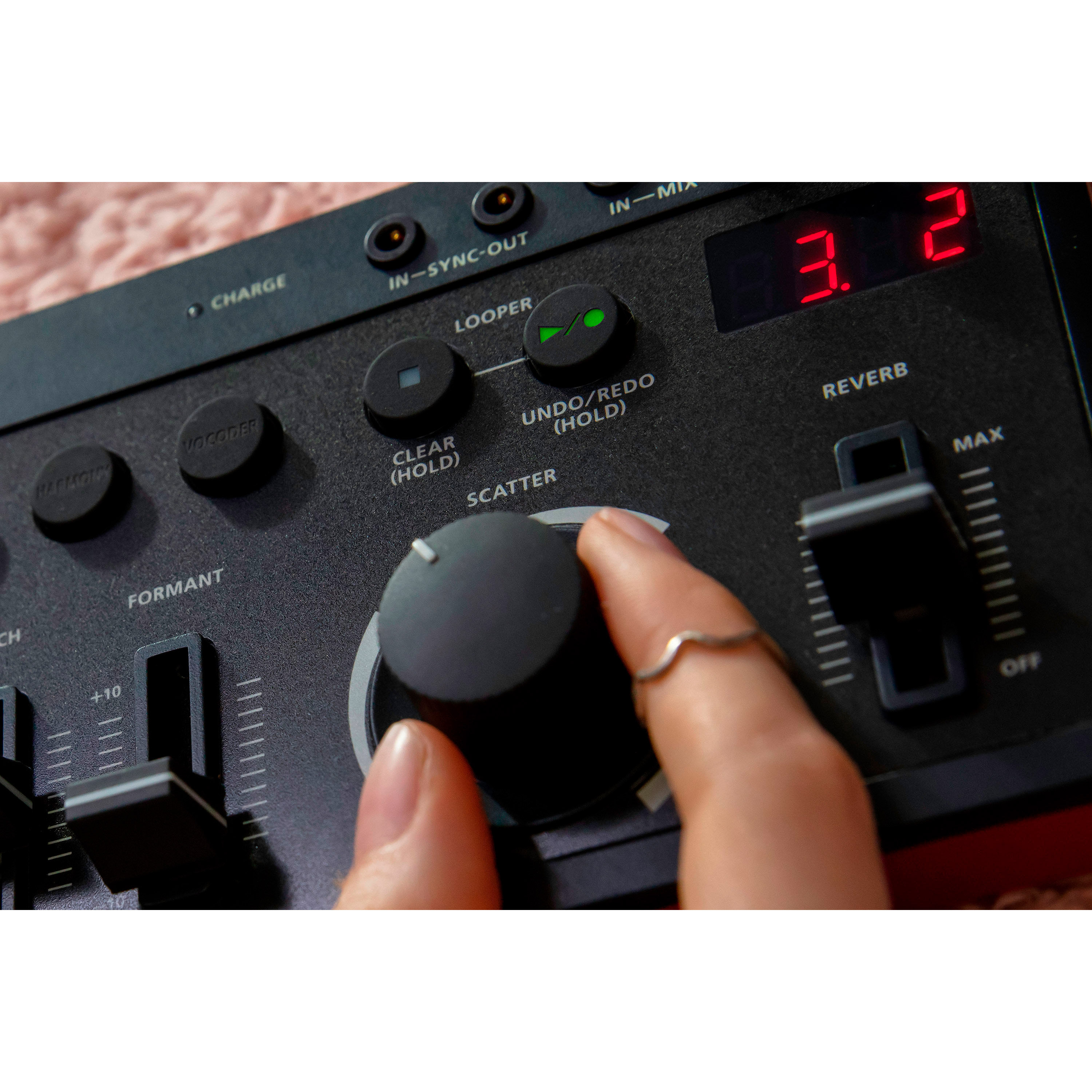 roland-e-4-voice-tweaker-aira-compact-multi-effets-univers-sons